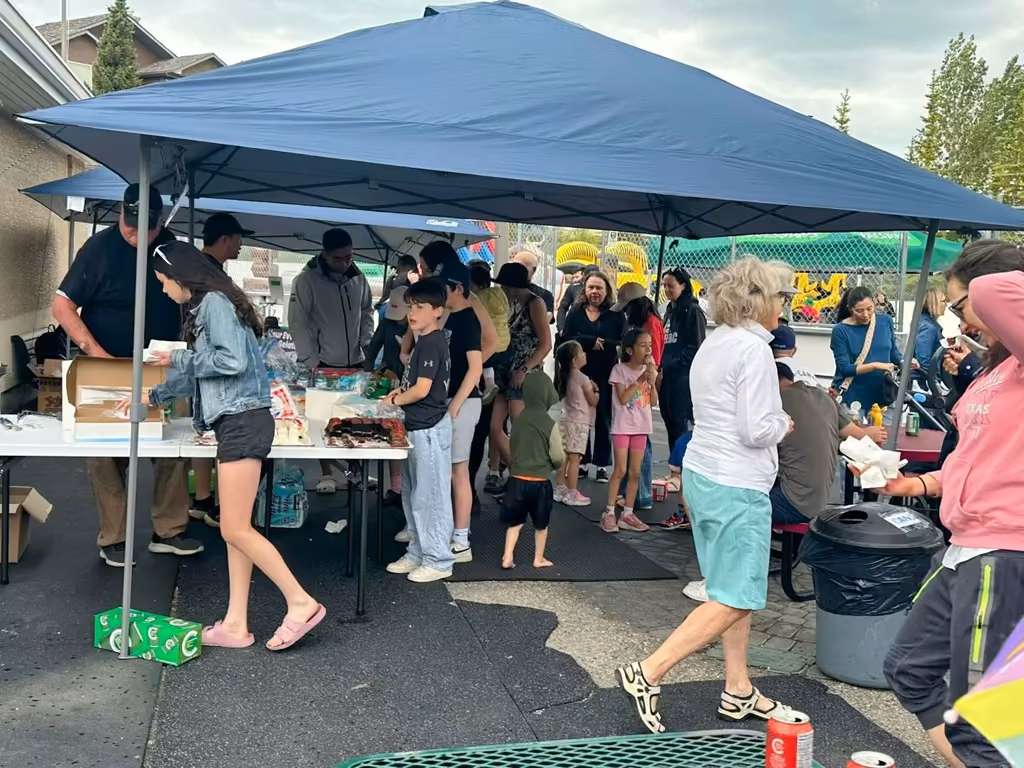 Crowd gathered at the food tent
